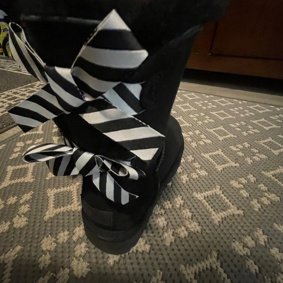 Black Ugg Boots - Picture 5 of 12